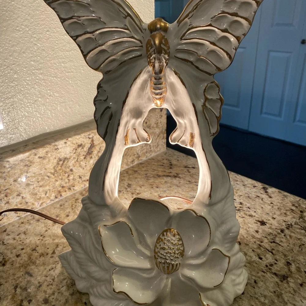 KRON MAGNOLIA & BUTTERFLY LAMP TEXAS